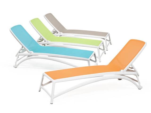 Шезлонг-лежак пластиковый Atlantico белый, голубой 1720-2040х700х350 мм
