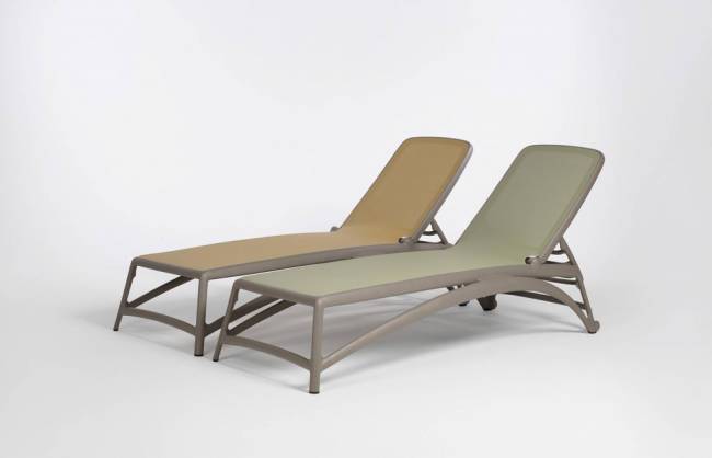 Шезлонг-лежак пластиковый Atlantico тортора, агава 1720-2040х700х350 мм