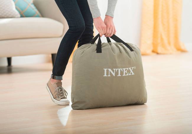 64124, Intex, Надувная кровать 152х203х42см с подголовником, встр.нас. 220В, до 272кг 64124, Intex, Надувная кровать 152х203х42см с подголовником, встр.нас. 220В, до 272кг